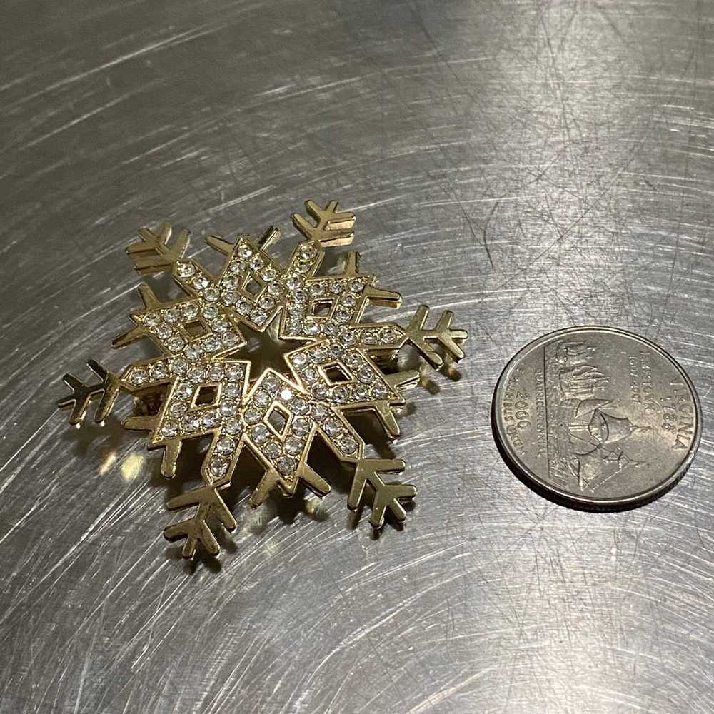 Vintage Gold Tone Snowflake Brooch with Clear Cry… - image 5