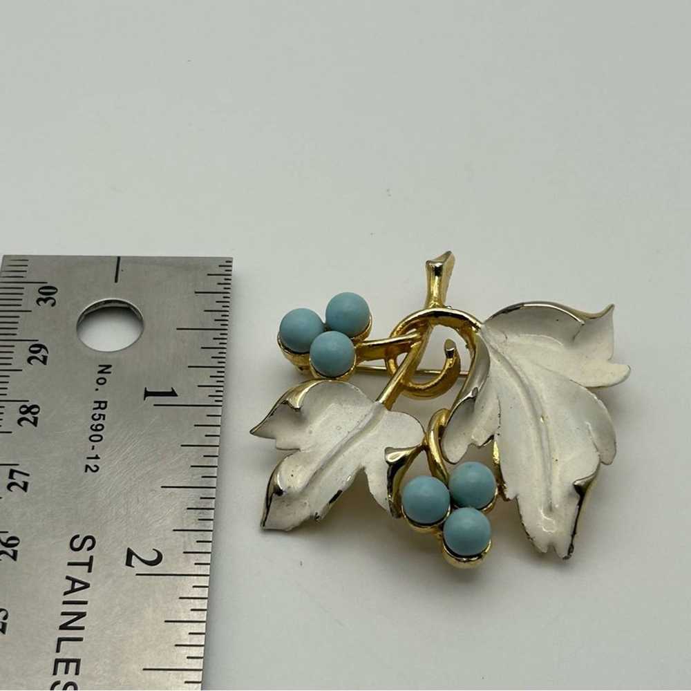 Vintage Sarah Coventry Enameled White Leaves with… - image 5