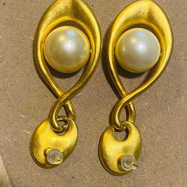 Vintage  gold tone  earrings