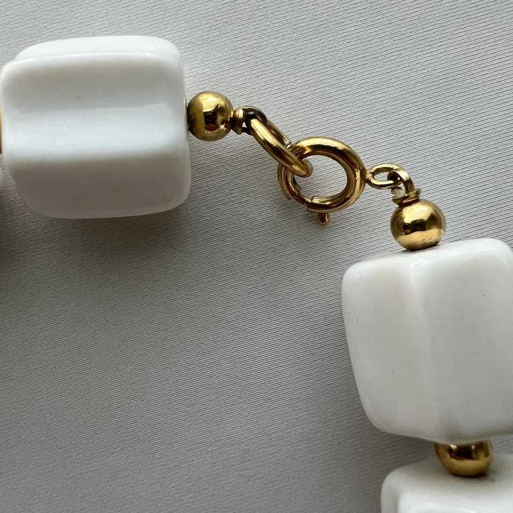 Chunky Retro Vintage White Lucite Gold Tone Beade… - image 2