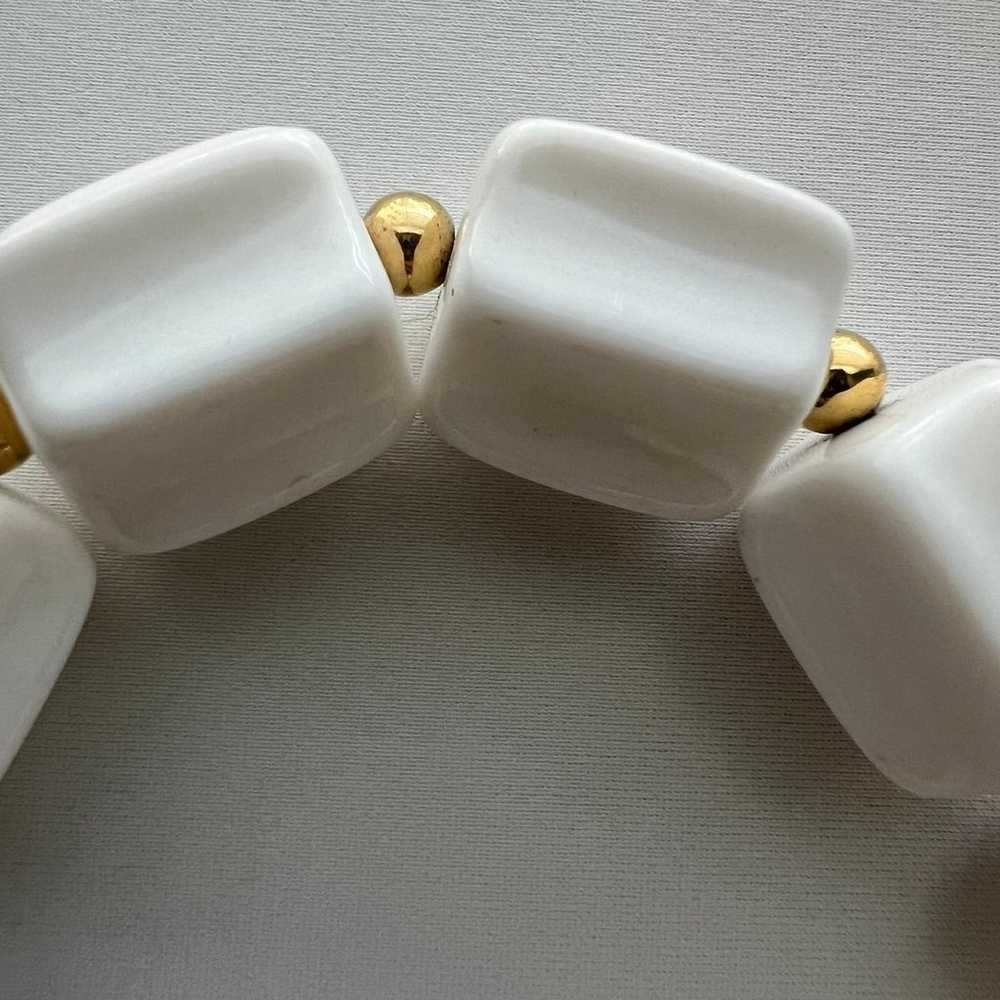 Chunky Retro Vintage White Lucite Gold Tone Beade… - image 3