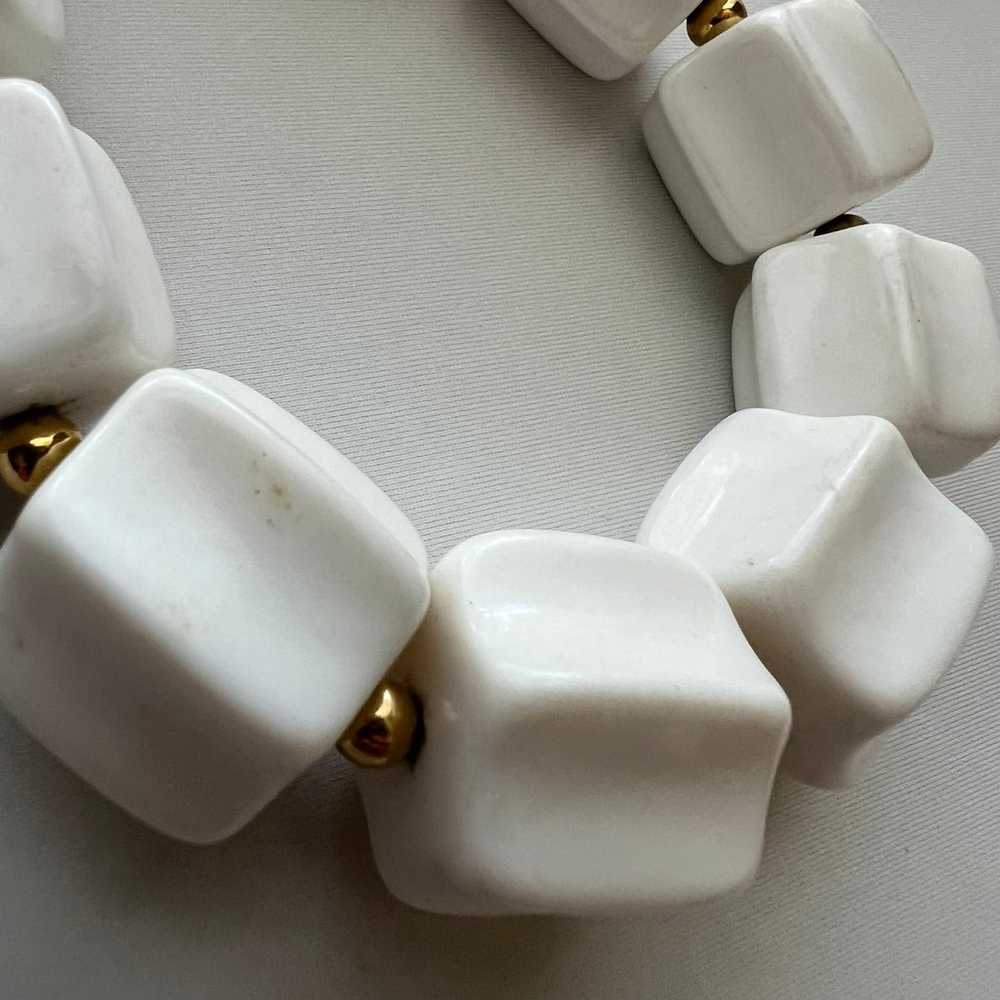 Chunky Retro Vintage White Lucite Gold Tone Beade… - image 6