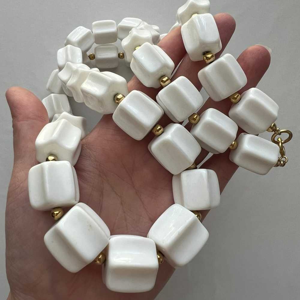 Chunky Retro Vintage White Lucite Gold Tone Beade… - image 7