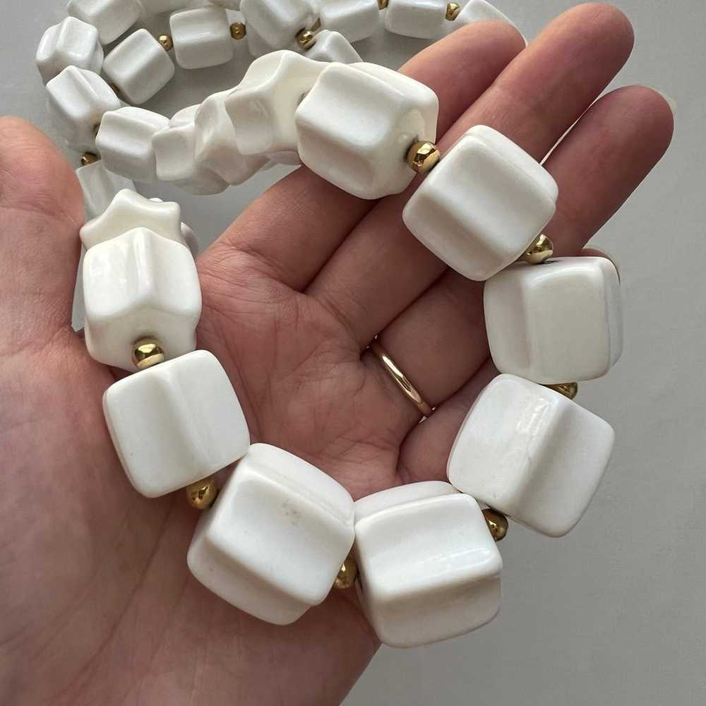 Chunky Retro Vintage White Lucite Gold Tone Beade… - image 8