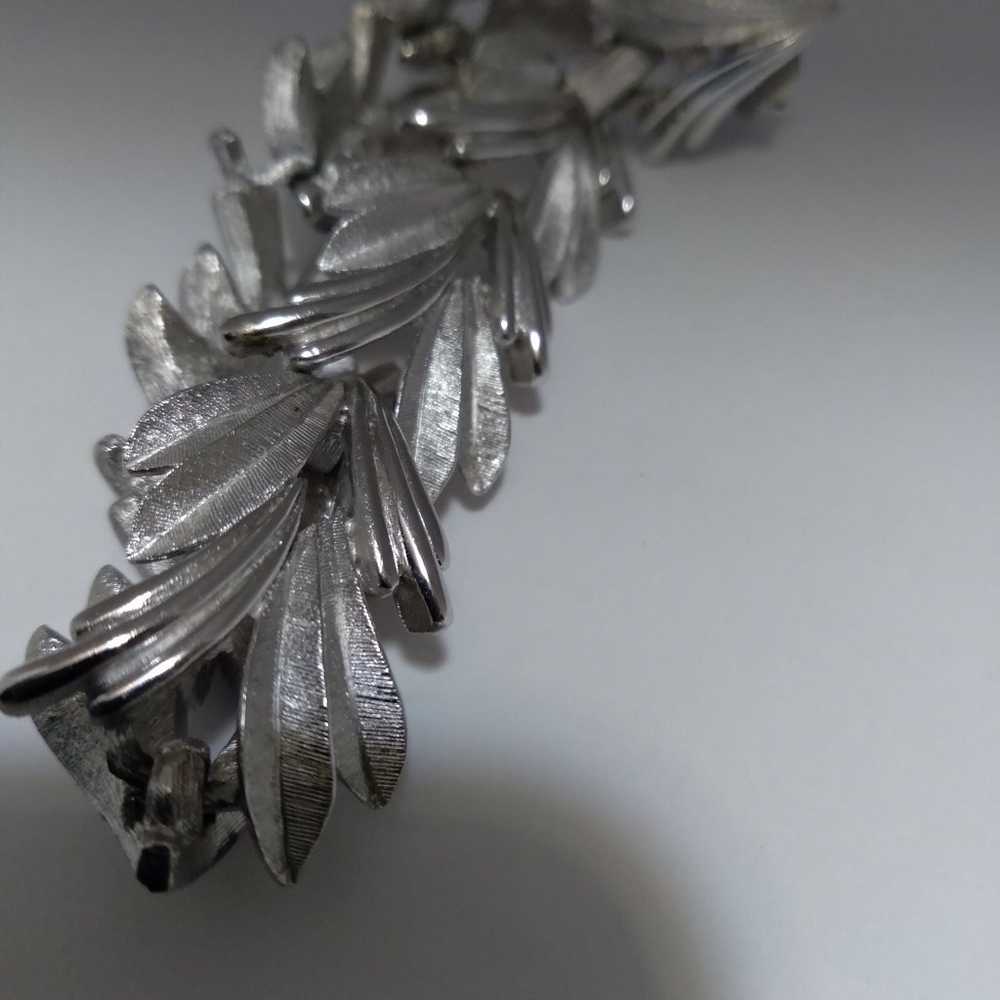 Vintage Crown Trifari silver tone leaf design mot… - image 7