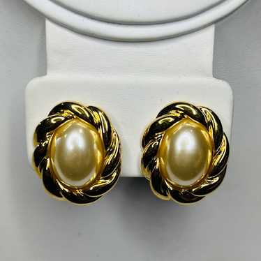 Napier Women’s Beautiful Unique Vintage Clip On G… - image 1