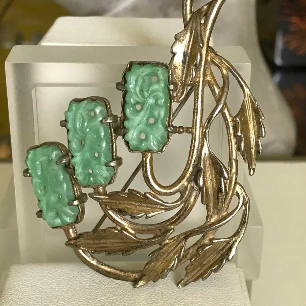 Vintage Jade Gold Tone Leaves Brooch - image 2