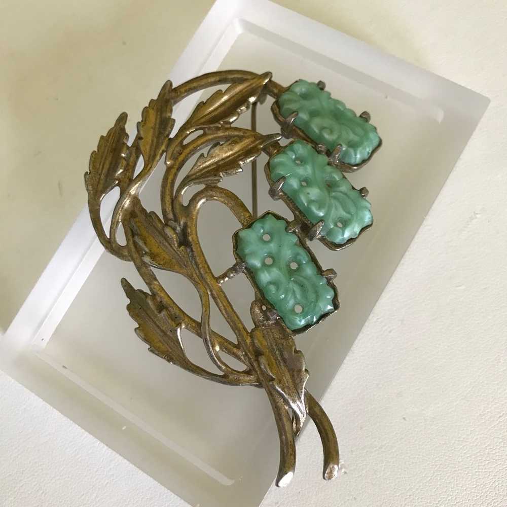 Vintage Jade Gold Tone Leaves Brooch - image 4