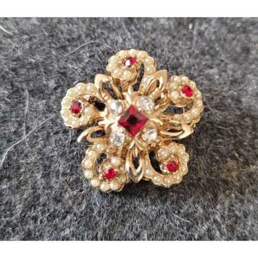 1950S RED AND WHITE RHINESTONE STARBURST SWIRL BRO