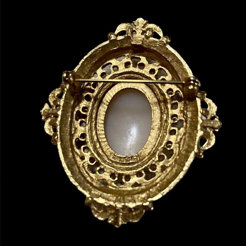 Vintsge 1950s Florenza cameo brooch - image 2