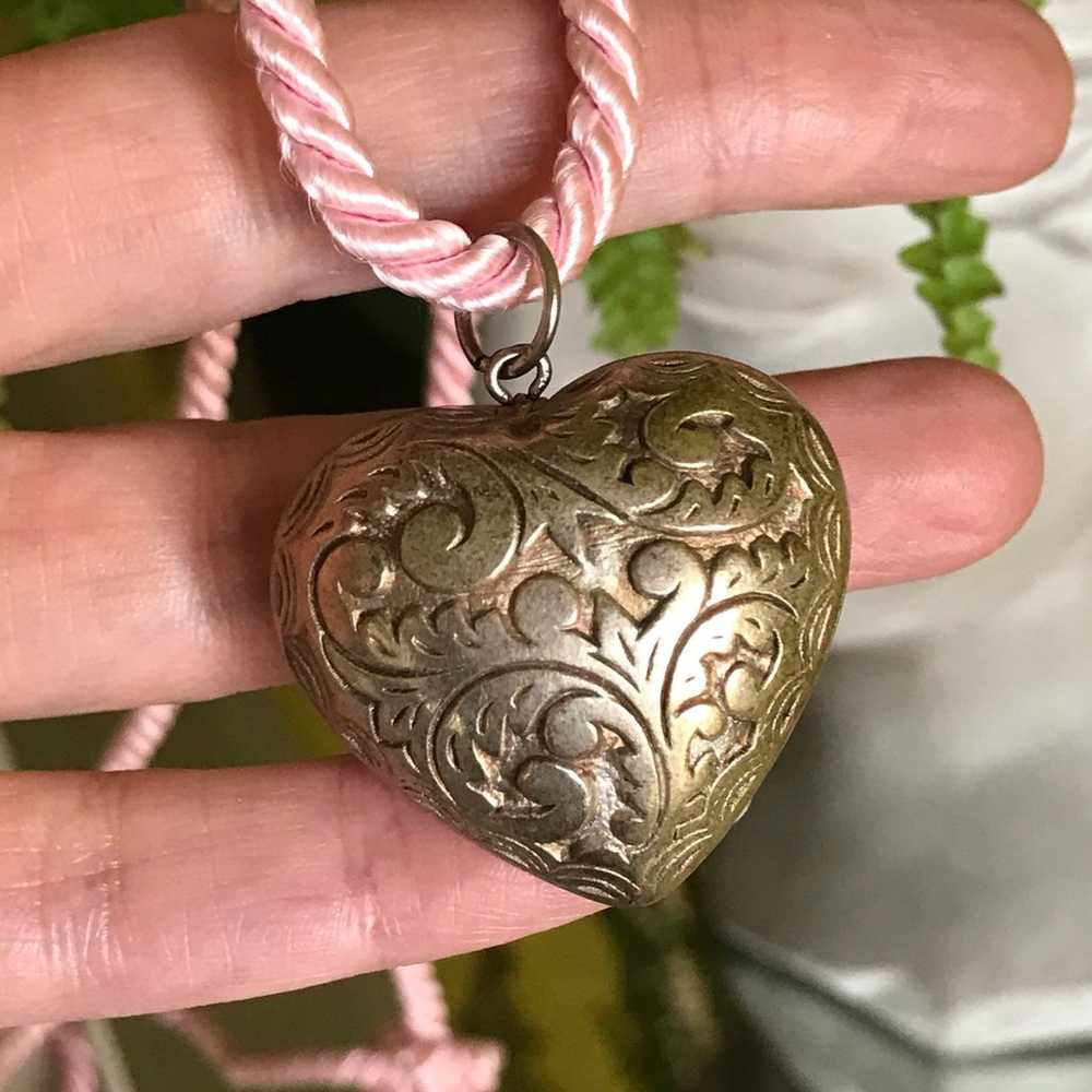 Vintage Hammered Silver Heart Pendant Amulet Pink… - image 3