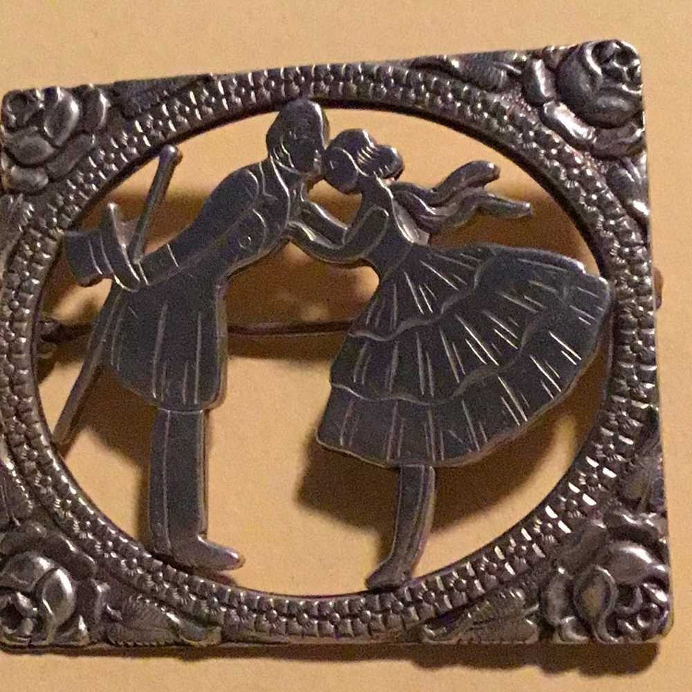 Vintage sterling courting couple brooch - image 3