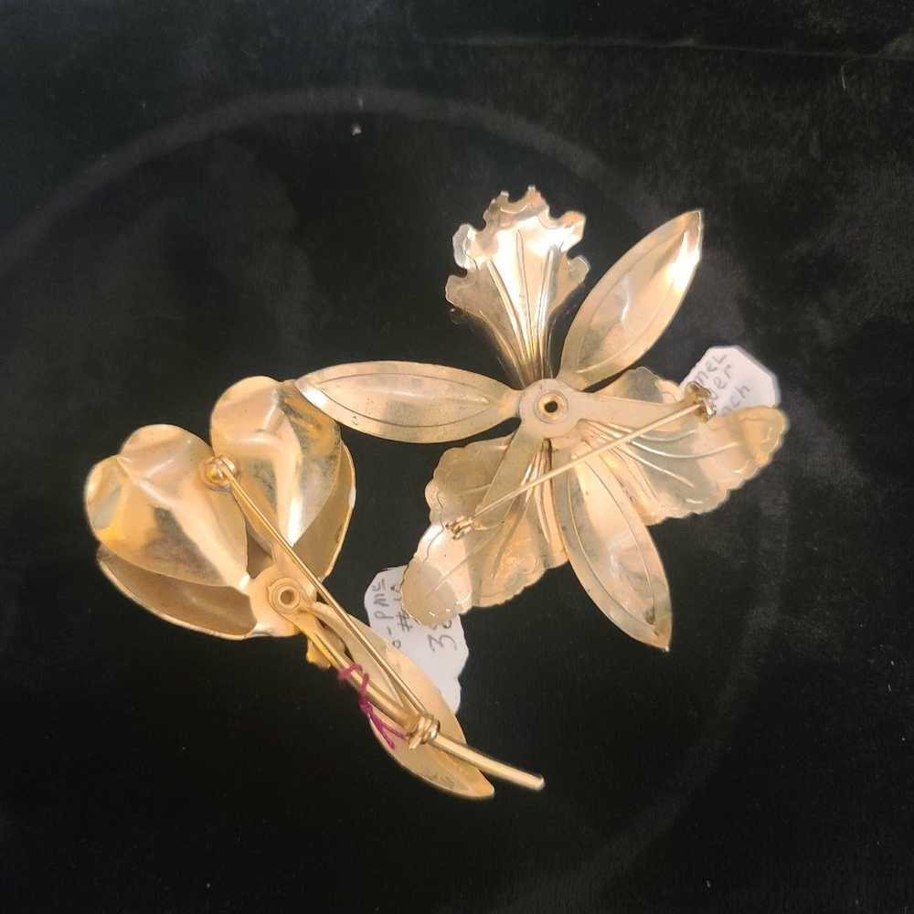 Lot of 2 vintage flower brooches - image 4