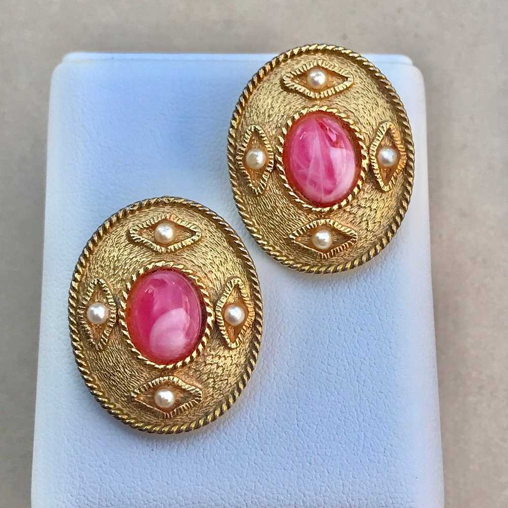 Vintage Coro Pink Poured Glass Cabs Pearls Gold T… - image 1