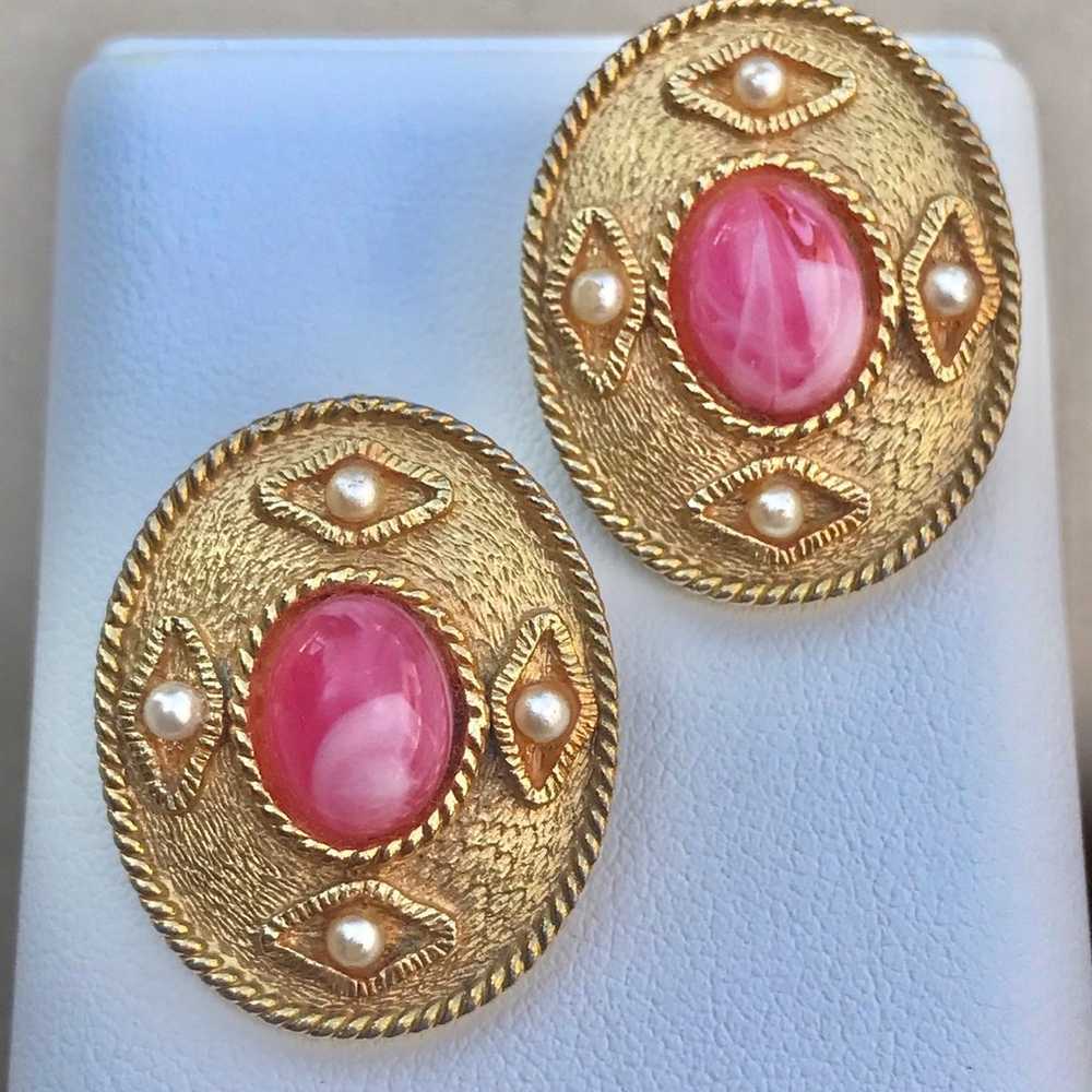 Vintage Coro Pink Poured Glass Cabs Pearls Gold T… - image 2