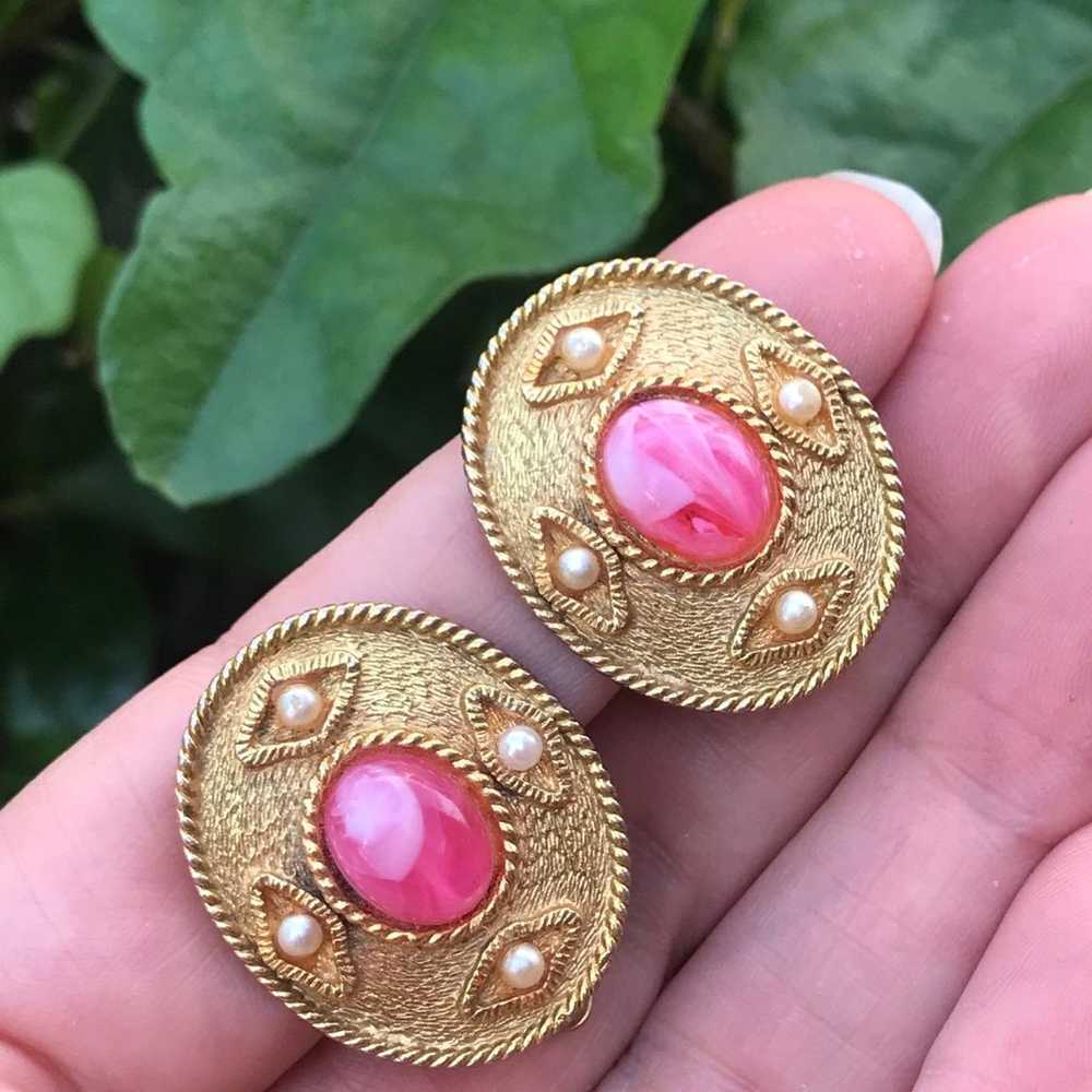 Vintage Coro Pink Poured Glass Cabs Pearls Gold T… - image 5