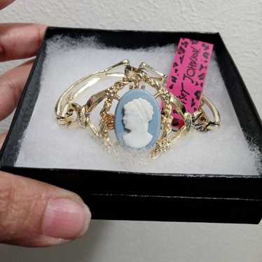 Vintage Betsy Johnson cameo bracelet - image 1