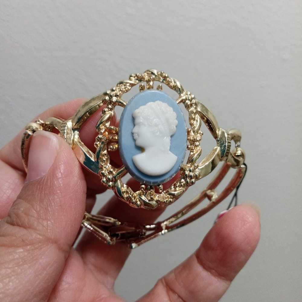 Vintage Betsy Johnson cameo bracelet - image 3