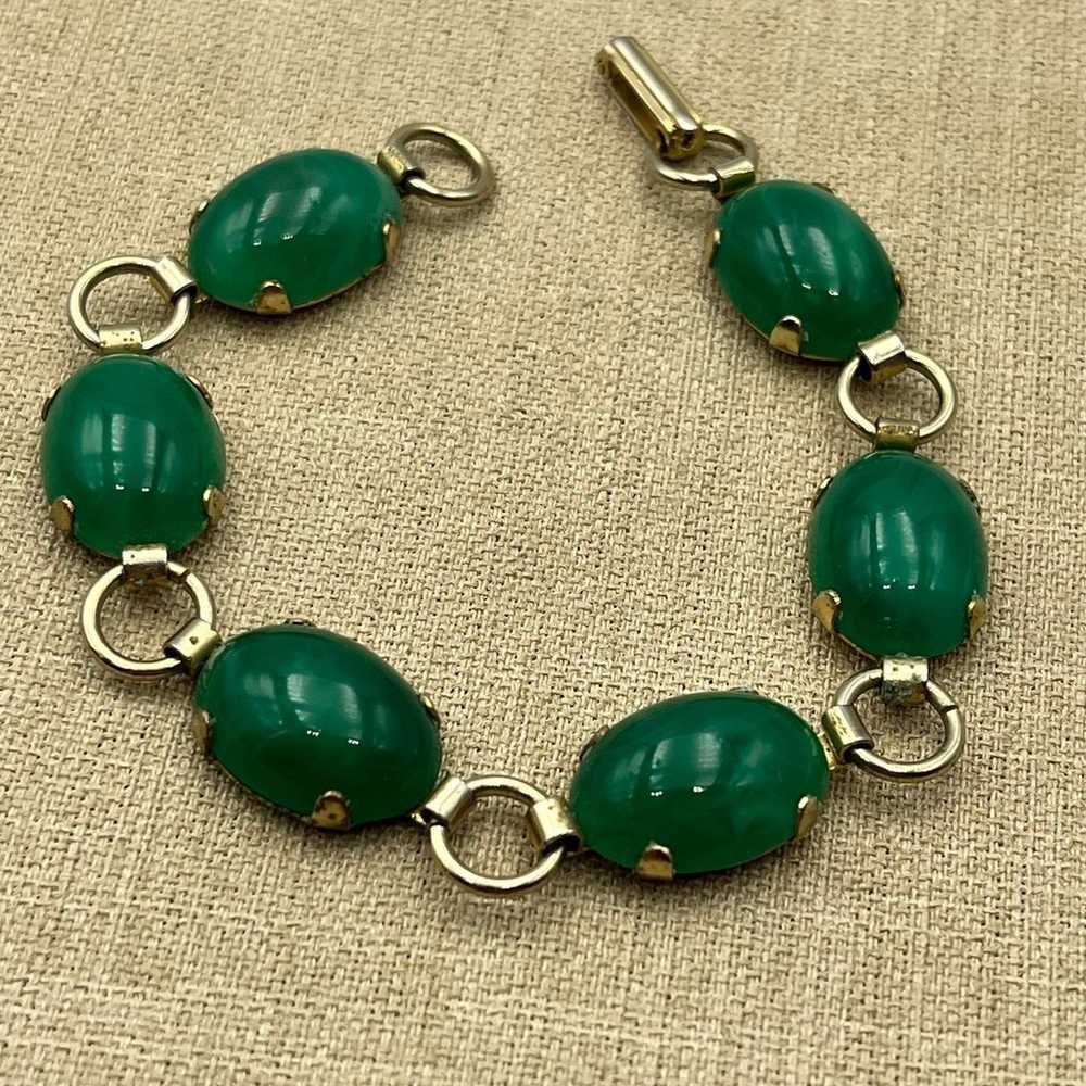 Vintage gold tone green glass 1980s chain link Br… - image 5