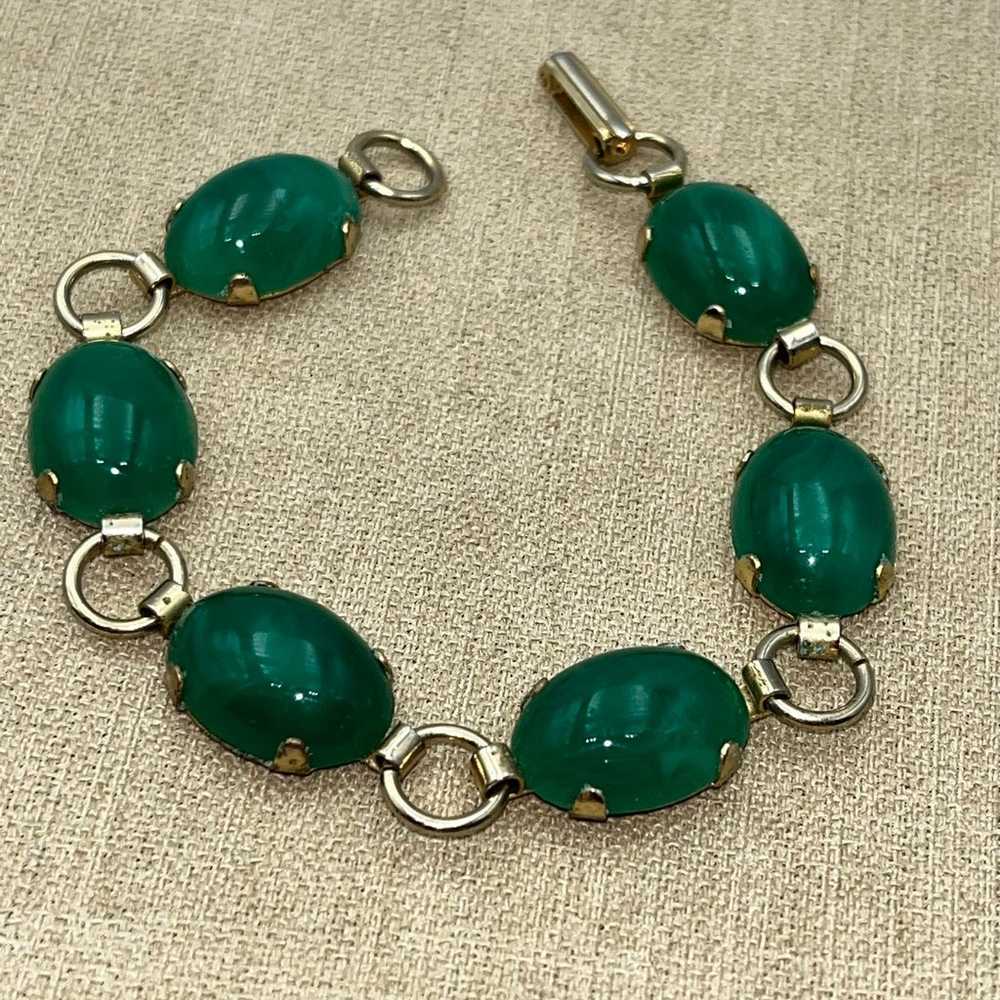 Vintage gold tone green glass 1980s chain link Br… - image 6