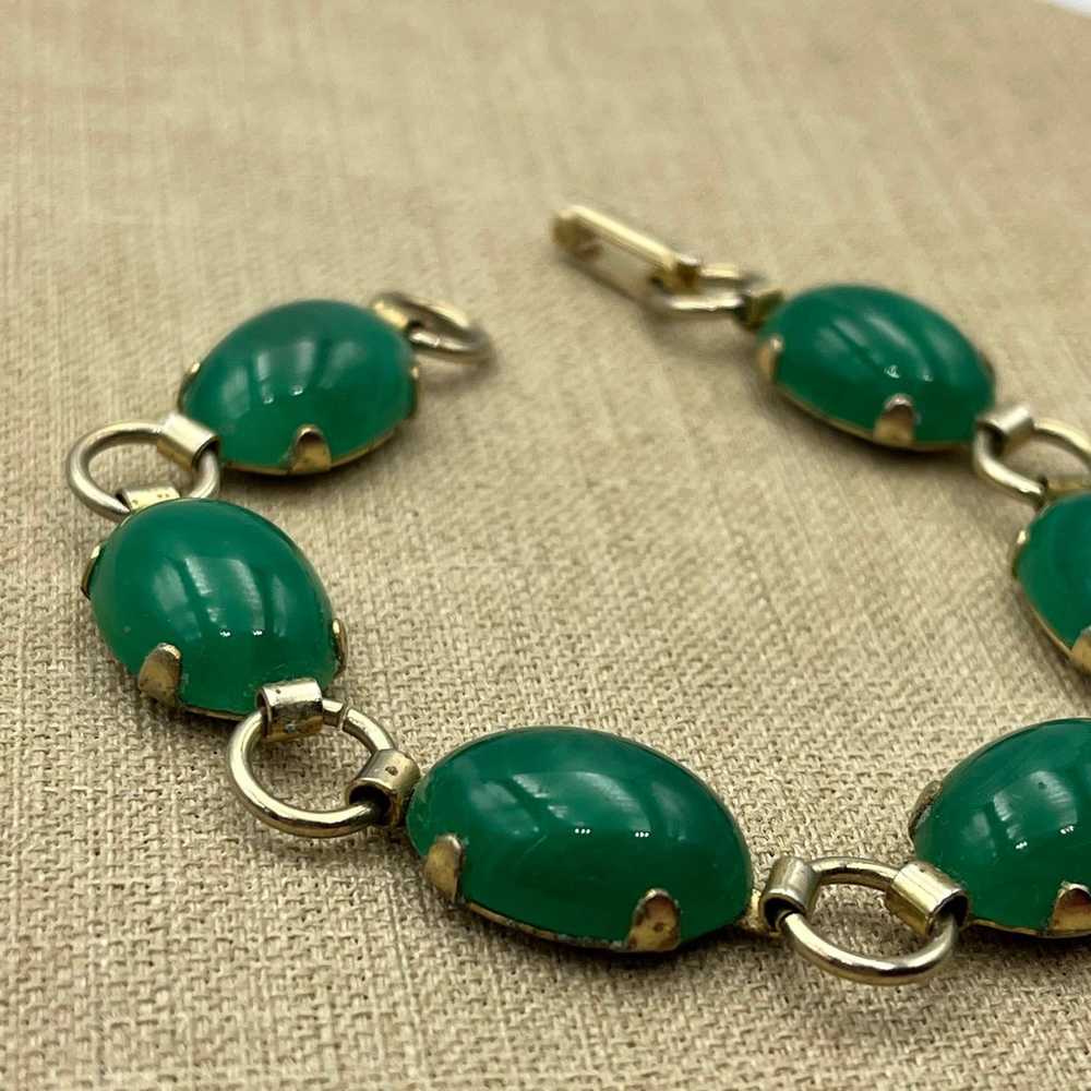 Vintage gold tone green glass 1980s chain link Br… - image 7