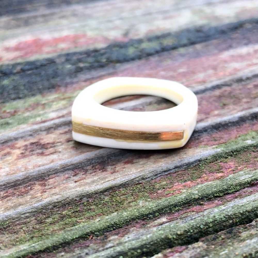 Vintage faux ivory and gold ring - image 1