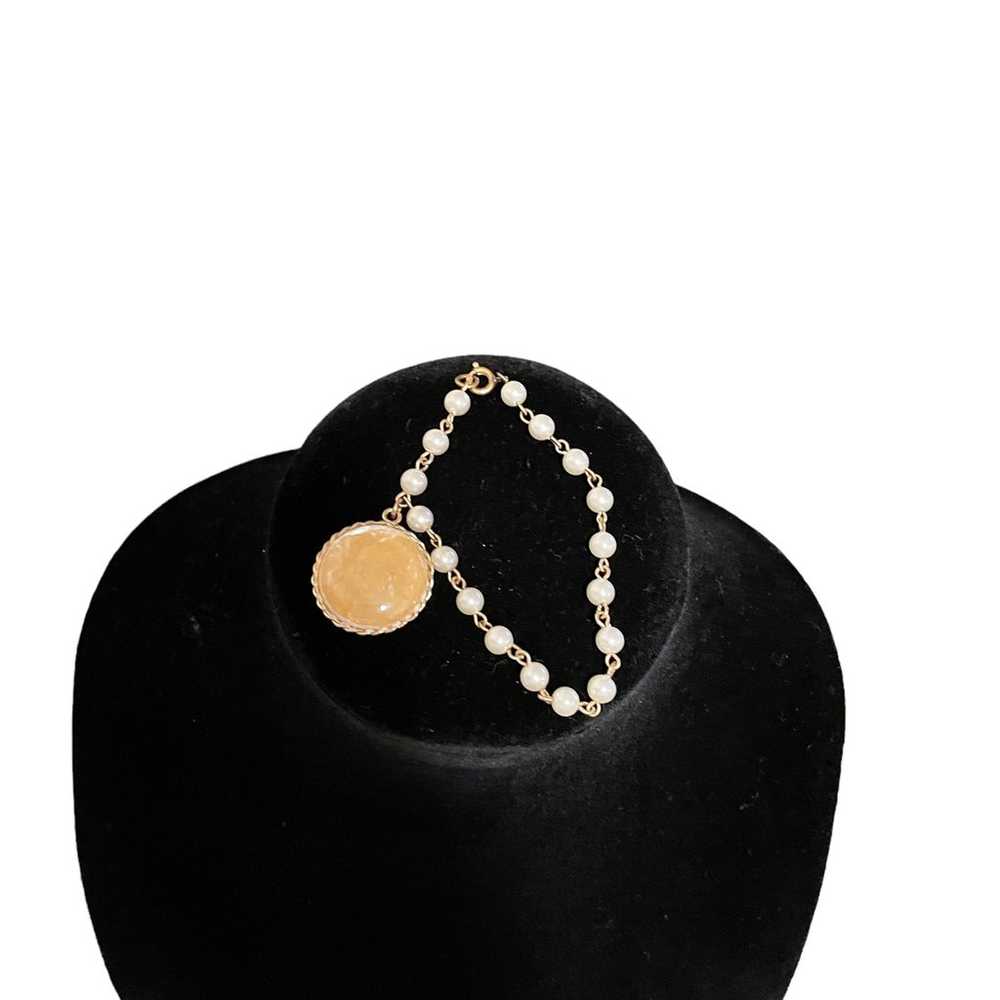 Vintage 1950’s Pearl bracelet with Charm - image 1