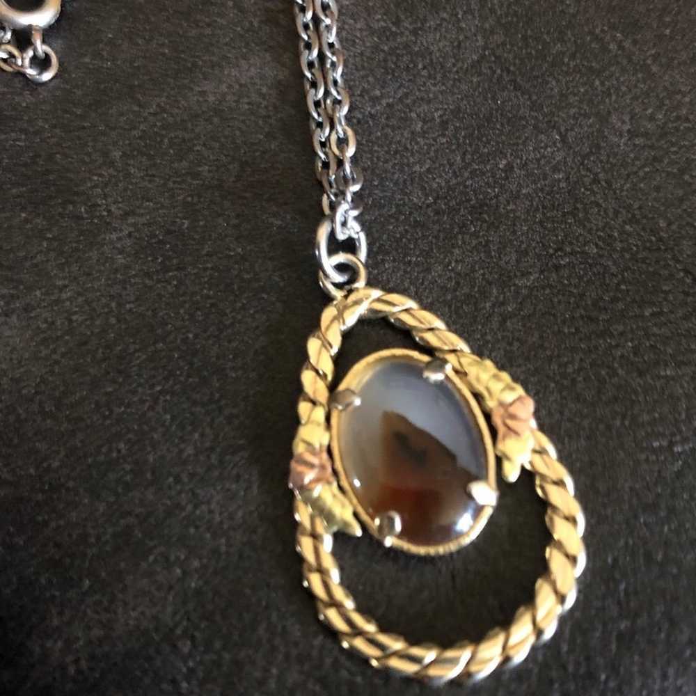 Vintage Black Hills Gold Agate Pendant - image 1