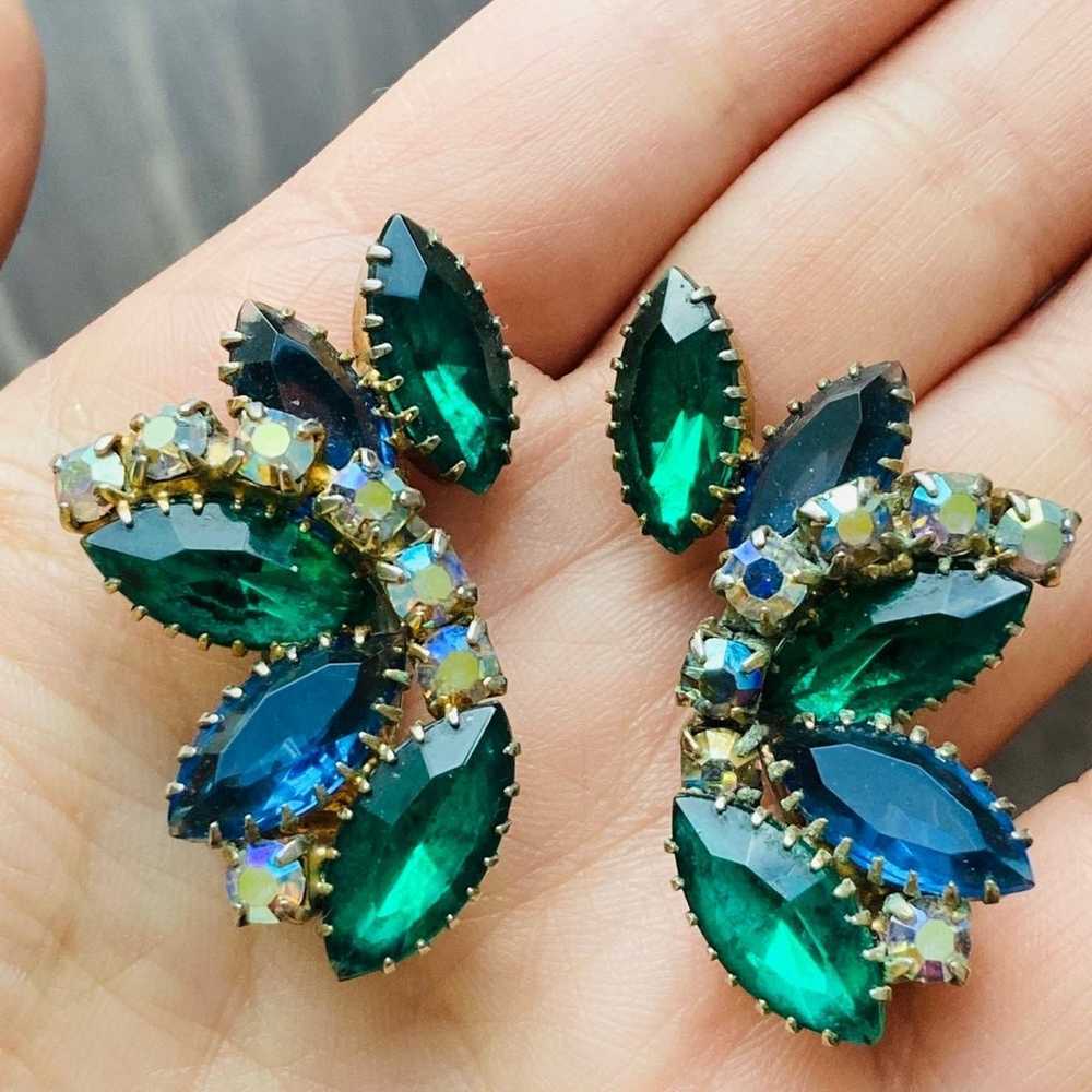 Stunning vintage unsigned  rhinestone clip on Ear… - image 3