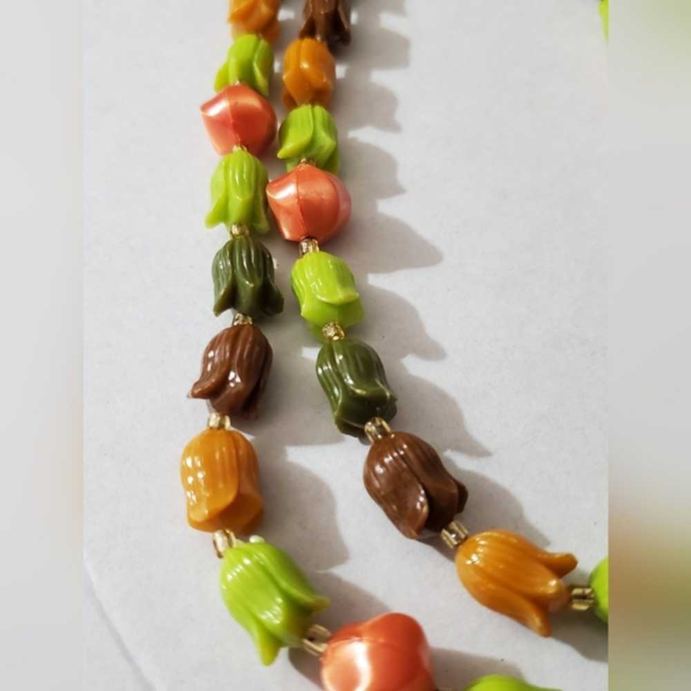 VINTAGE 60's tulip long beaded necklace lucite ba… - image 11