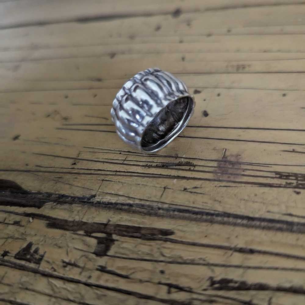 Stunning Vintage Sterling Navajo Ring- Size 9 - image 2