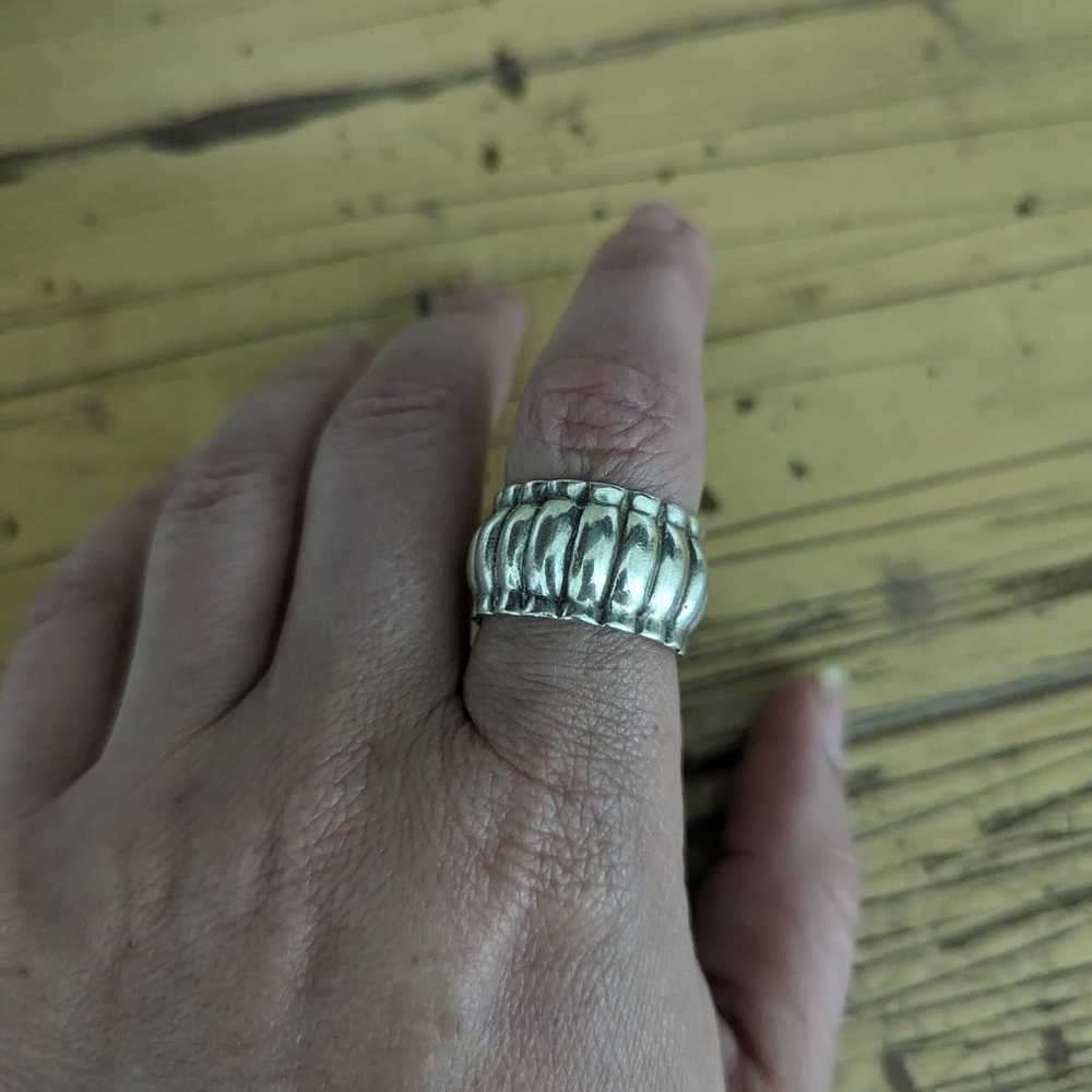 Stunning Vintage Sterling Navajo Ring- Size 9 - image 4