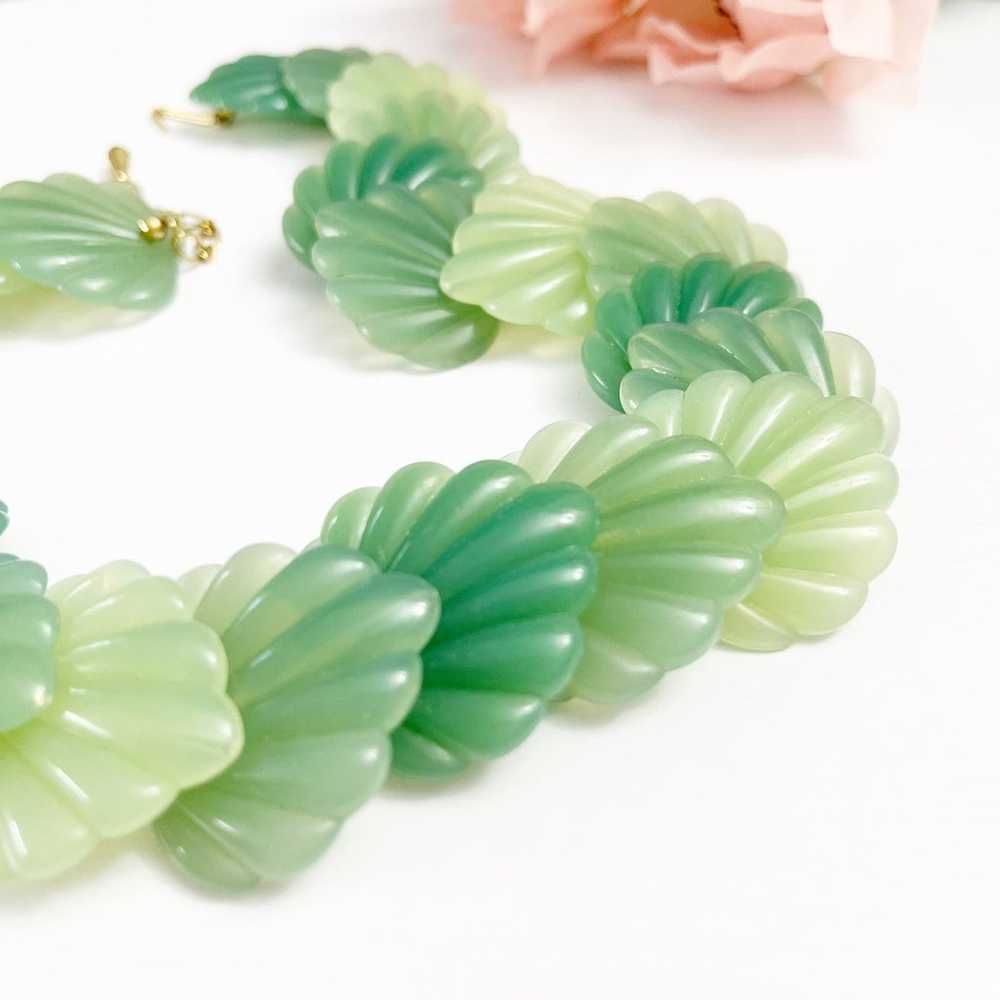 Vintage Mid Century Green Ombre Leaf Lucite Neckl… - image 3