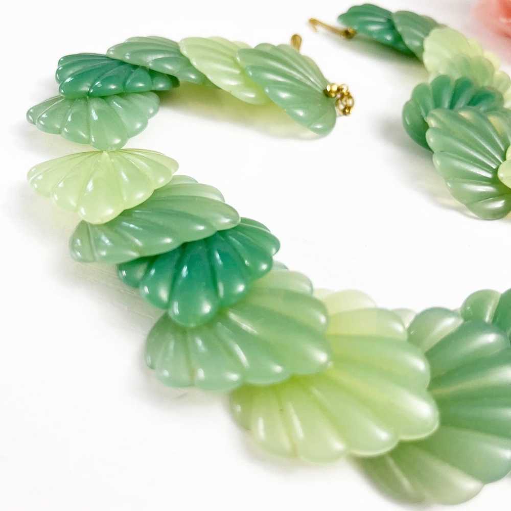 Vintage Mid Century Green Ombre Leaf Lucite Neckl… - image 4