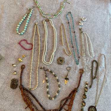 Lot Of vintage costume/estate jewelry pins,earrin… - image 1