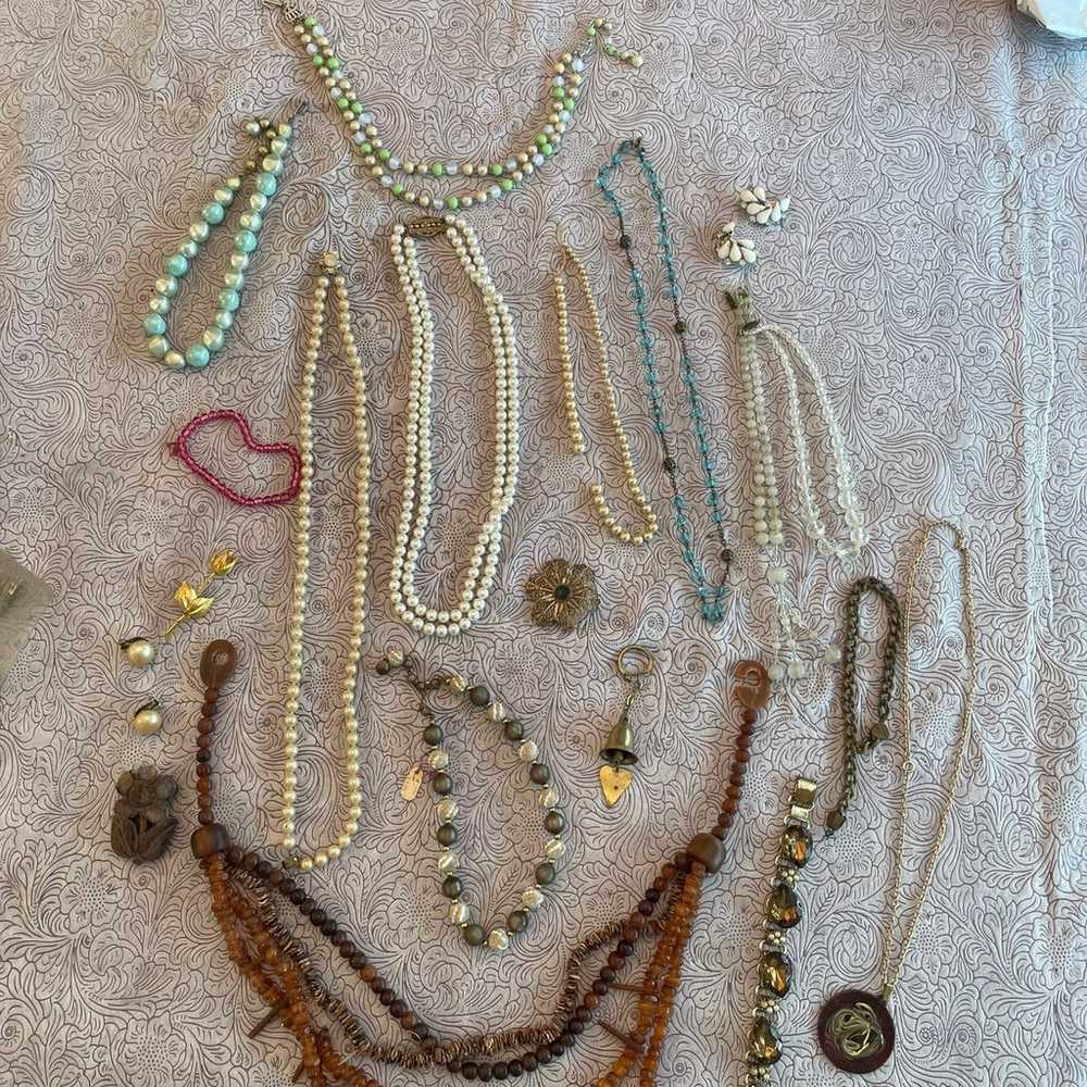 Lot Of vintage costume/estate jewelry pins,earrin… - image 2