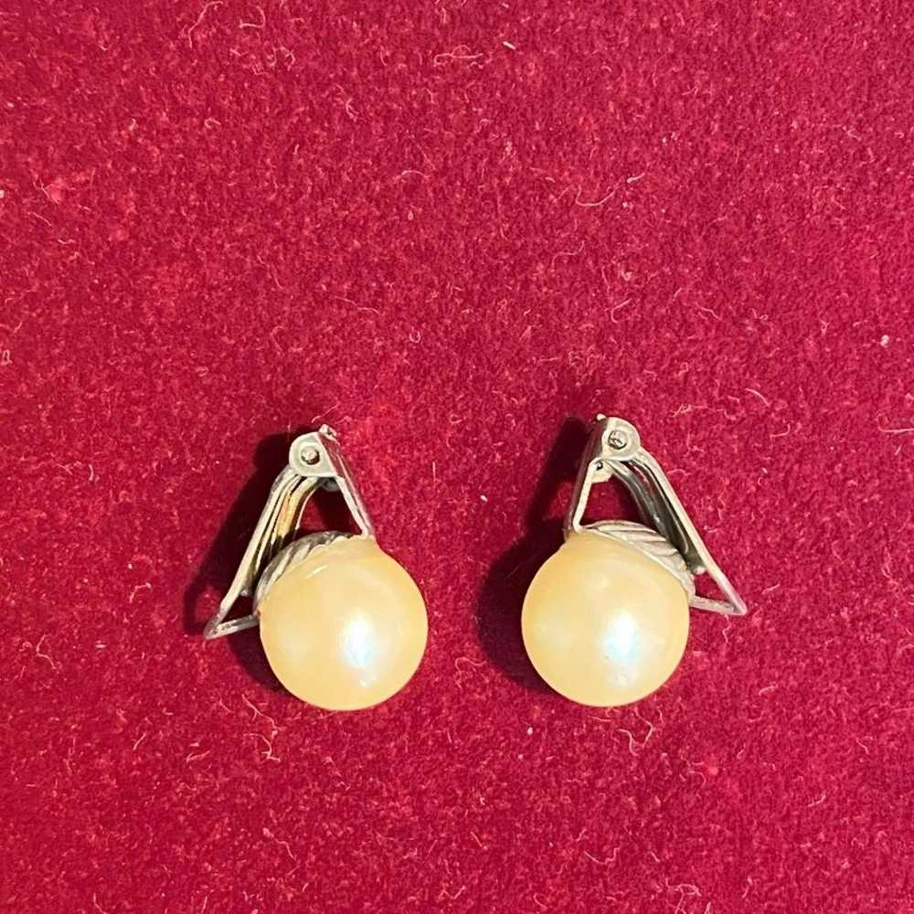 Vtg 1970’s Silver Clip-on Pearl Earrings - image 4