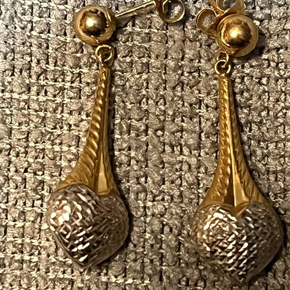 Vintage 14K Gold two tone dangle heart earrings - image 2