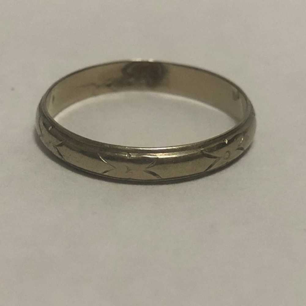 10k White Gold Band - image 2