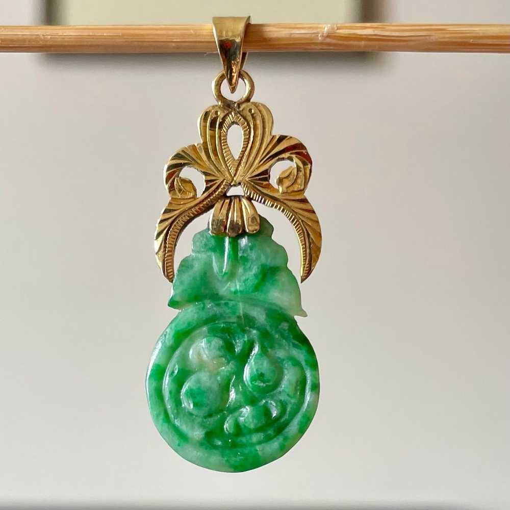 Antique Chinese carved jade 14k gold pendant - image 1