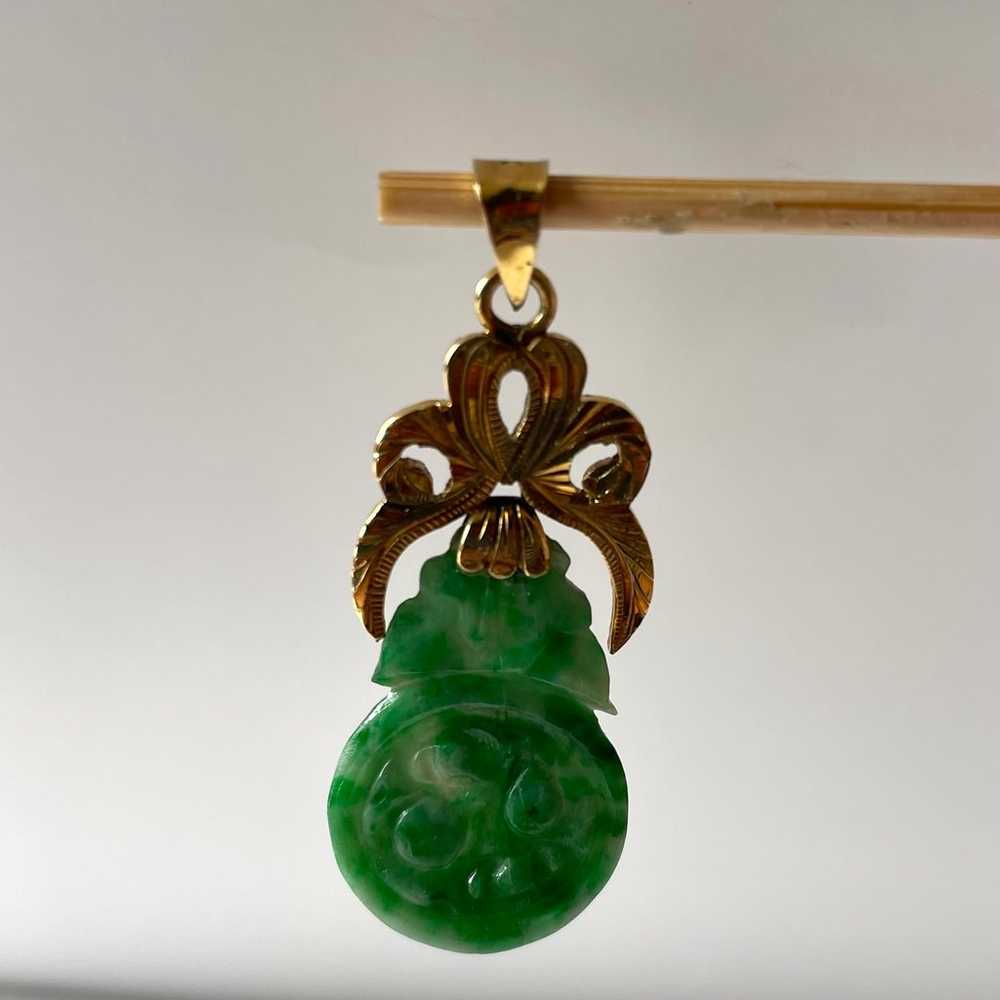 Antique Chinese carved jade 14k gold pendant - image 3