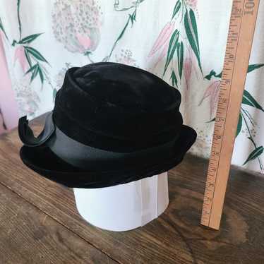 Black velvety hat - image 1