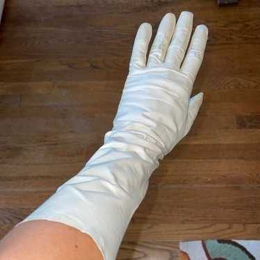 Vtg mid Century off white leather gloves