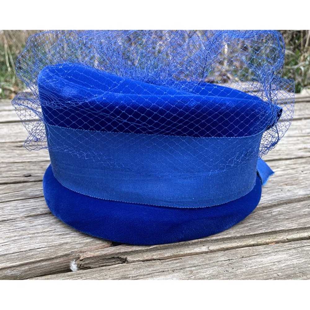 Vintage 1950s Bright Blue Velvet Womens Hat Netti… - image 10