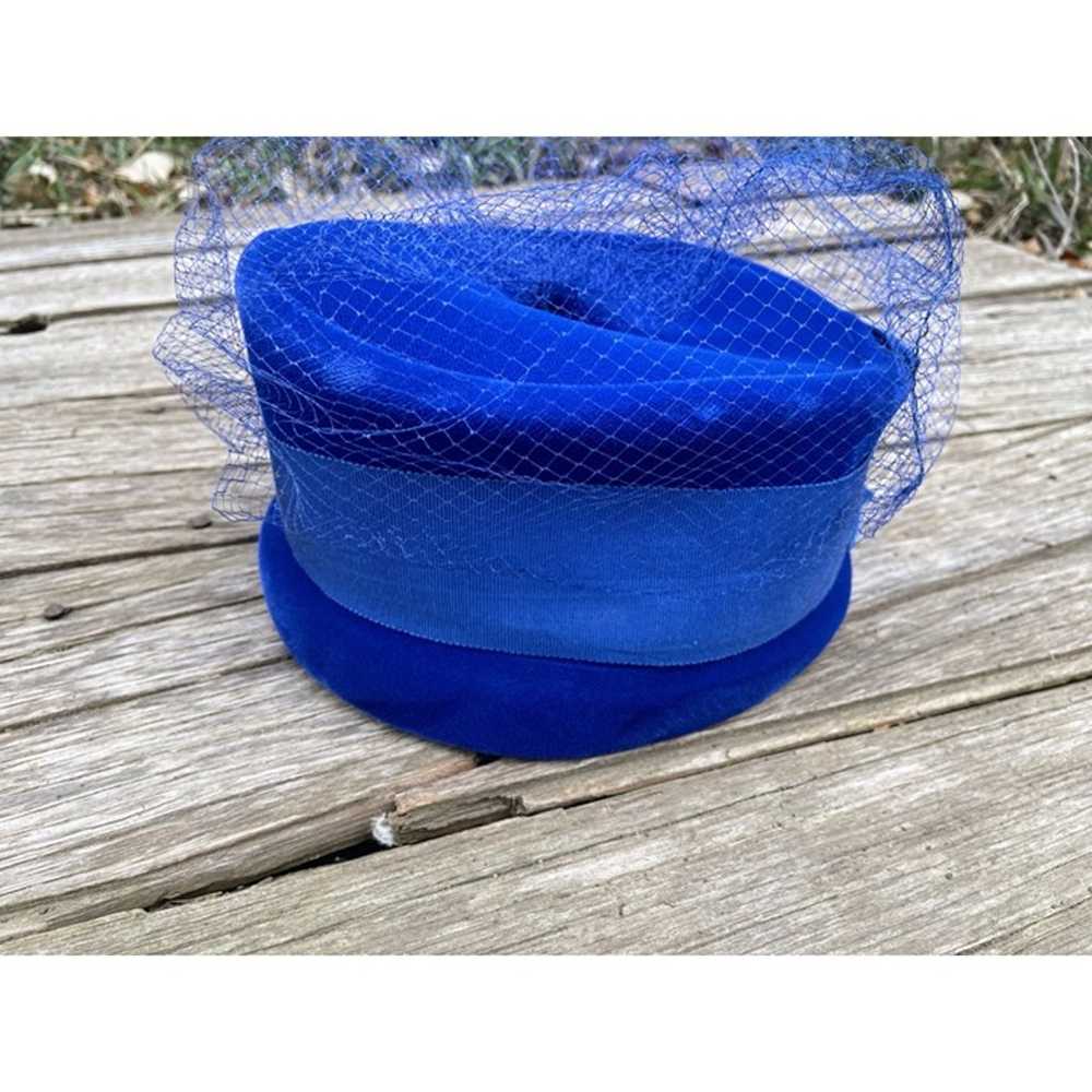 Vintage 1950s Bright Blue Velvet Womens Hat Netti… - image 11