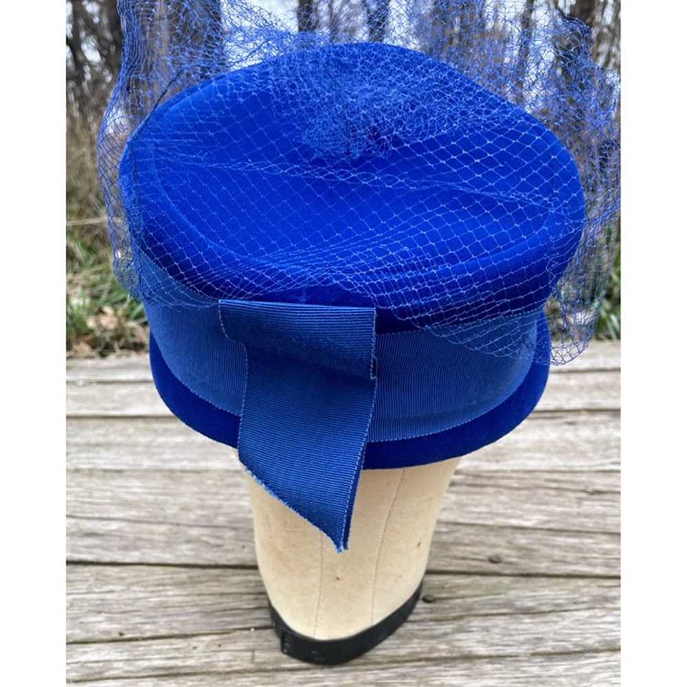 Vintage 1950s Bright Blue Velvet Womens Hat Netti… - image 3