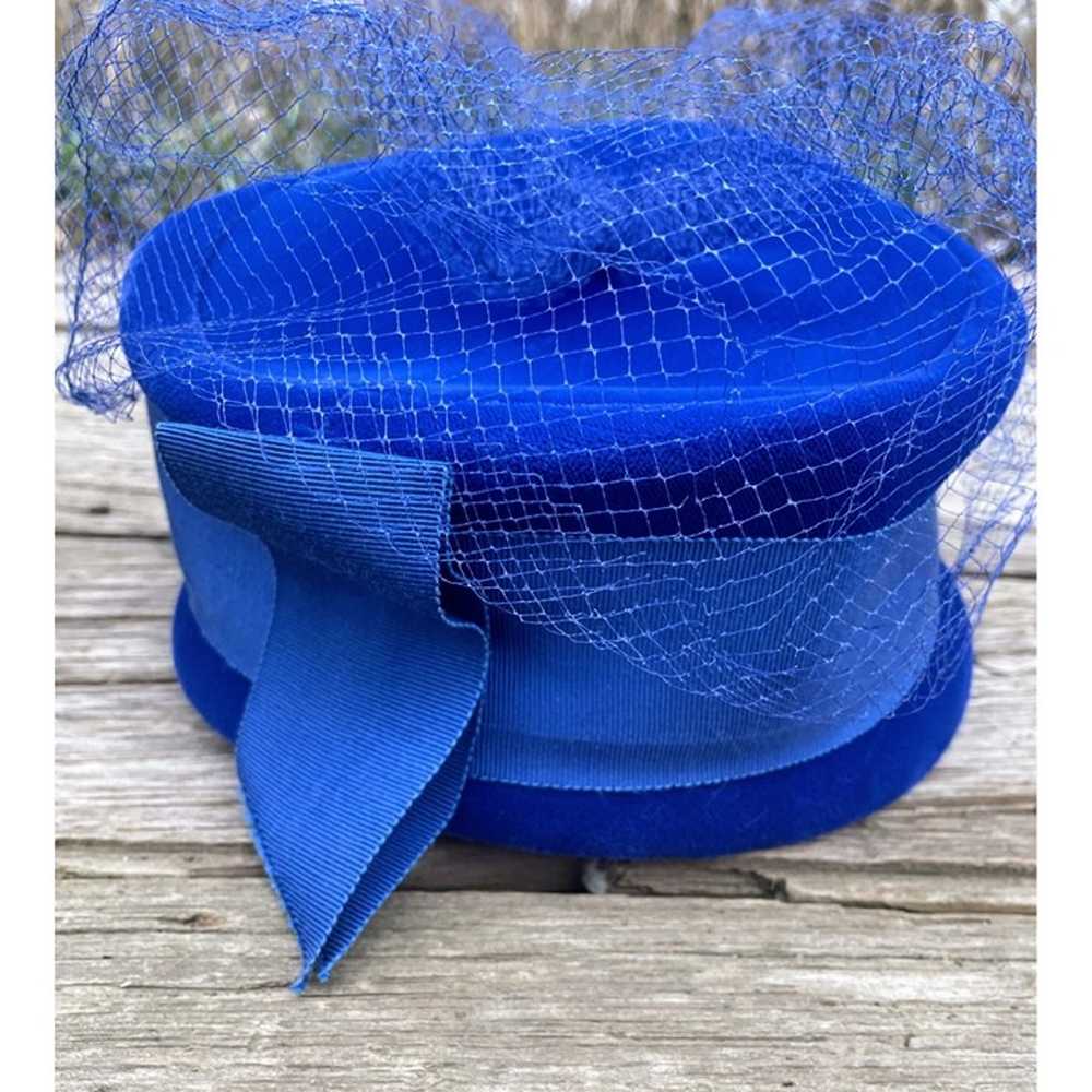 Vintage 1950s Bright Blue Velvet Womens Hat Netti… - image 5