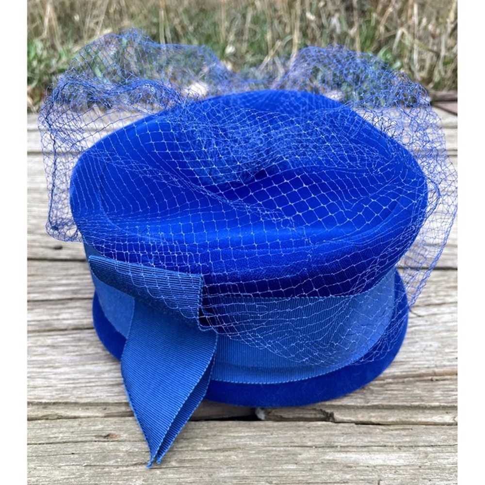 Vintage 1950s Bright Blue Velvet Womens Hat Netti… - image 8