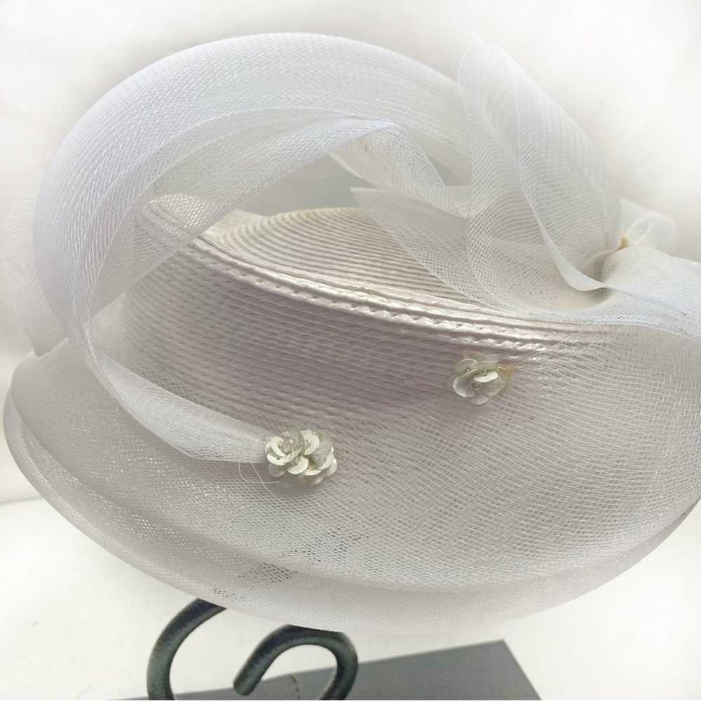 Vintage White Pillbox Tulle Floral Hat - image 3