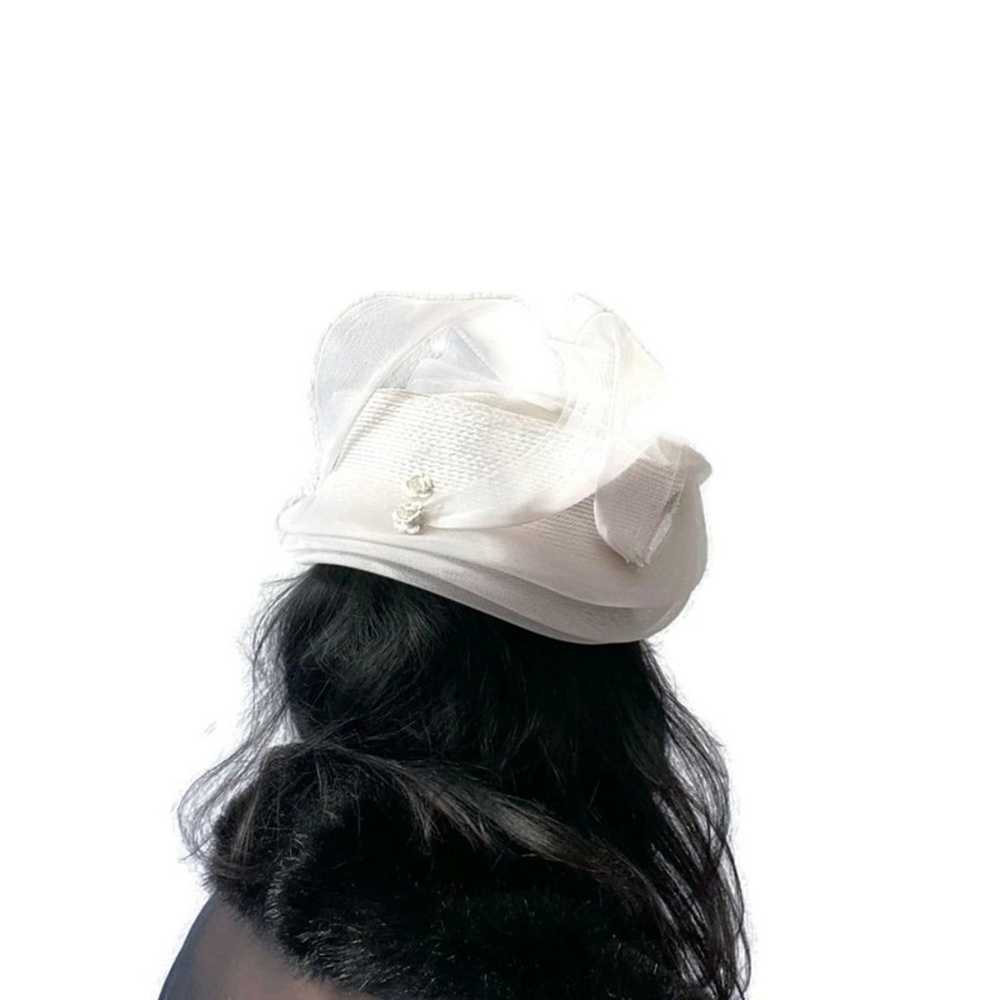 Vintage White Pillbox Tulle Floral Hat - image 4